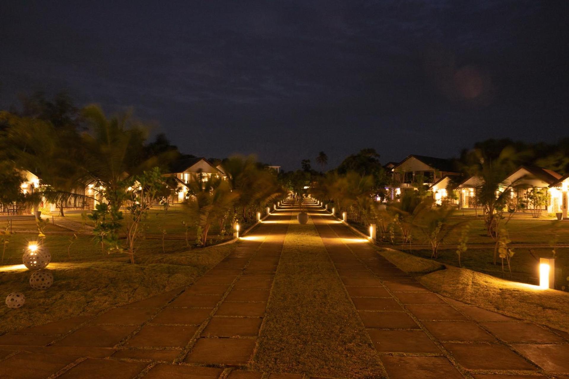 Uppuveli Beach By Dsk Hotel Trincomalee Eksteriør billede